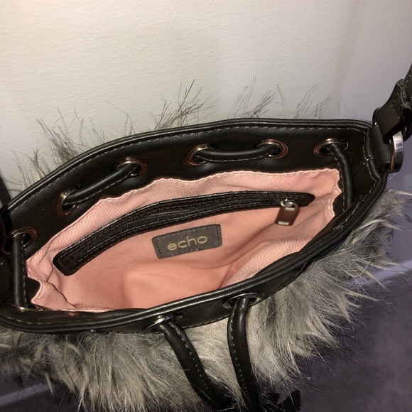 Echo faux-fur bucket crossbody bag - Picture 4 of 6